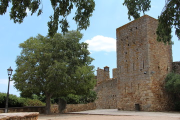 Vieille ville ruelle village médiéval de Pals Espagne Costa Brava place 2