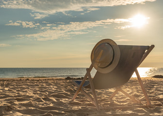 Liegestuhl am Strand - Sonnenuntergang