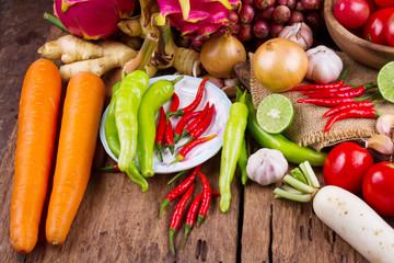 Composition with assorted raw organic vegetables
