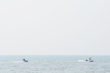 Naklejka premium enjoy people on banana boat ride on the sea