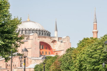 Fototapeta na wymiar Big Mosque in Istanbul, surrounded by trees 