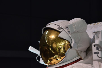 宇宙服 © Josiah.S