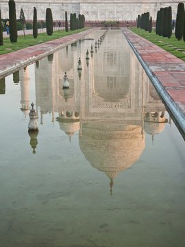 Taj Mahal, Spiegelung (Hochformat)