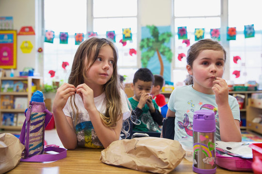 Students having a snack in a kindergarten classroom. 