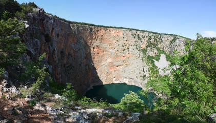 Fototapeta na wymiar Red Lake (Croatian: Crveno jezero) is a collapse doline (collapse sinkhole) containing a karst lake close to Imotski, Croatia. It is 530 metres deep, thus it is the largest collapse doline in Europe.