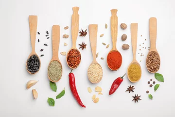 Keuken spatwand met foto Composition with different aromatic spices in wooden spoons on white background © New Africa