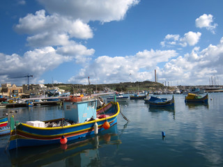 Fototapeta na wymiar Colorful boats in Malta