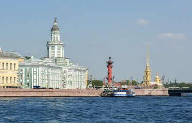Fototapeta na wymiar Saint Petersburg cityscape with Kunstkamera museum, Rostral column and Peter and Paul fortress, Russia