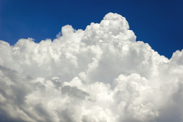 Fototapeta na wymiar white cloud on a blue sky