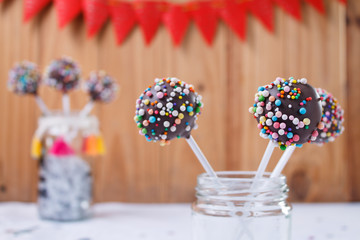 Cake pops redondos con bolas de azúcar