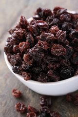 dried currants in dish
