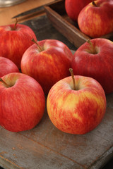 preparing fresh apples