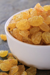 dried sultanas in dish