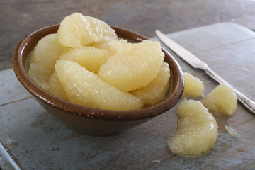 preparing fresh grapefruit