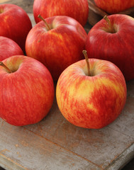 preparing fresh apples