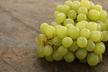 preparing fresh grapes