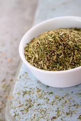 mixed dried herbs