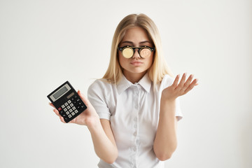 Fototapeta premium business woman with glasses bitcoin calculator