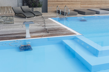 Washing robot in the pool.