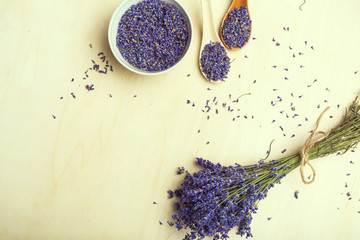 Obraz na płótnie Canvas spoon of dry lavenders