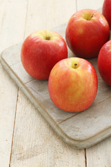 preparing fresh apples