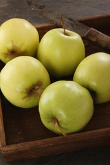 preparing fresh apples
