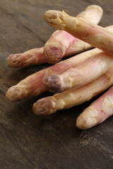 preparing fresh white asparagus spears