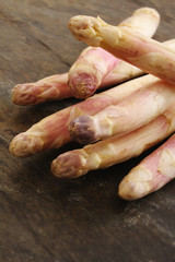preparing fresh white asparagus spears