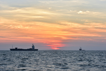 Fototapeta premium At the mid of ocean