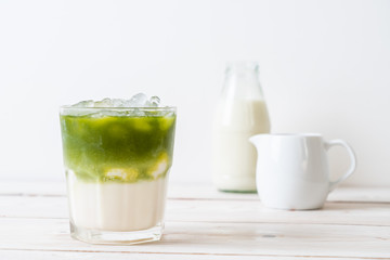 iced matcha green tea latte