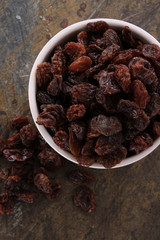 dried raisins in dish