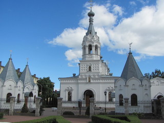 Fototapeta na wymiar White Orthodox Church in the landscape