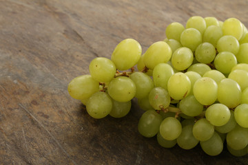 preparing fresh grapes
