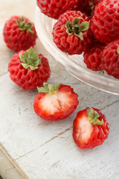 hybrid strasberry fruit in dish