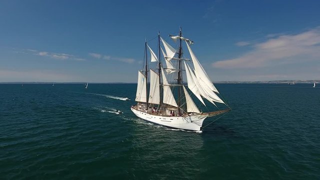 Bateau - vieux bateau - voilier drone