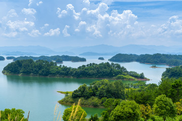 Fototapeta na wymiar The beautiful landscape of Qiandao Lake