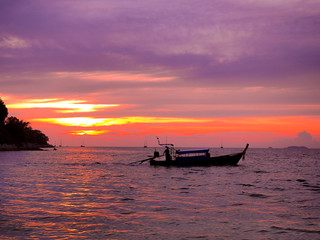 Fototapeta na wymiar Sea and silhouette long tail boat in sunset time with twilight sky at Koh lipe island,Thailand.