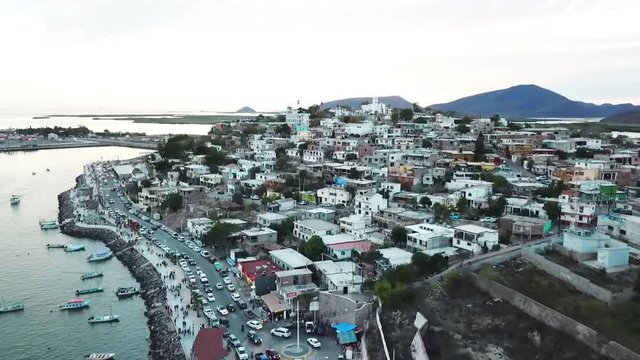 Small town on the coast of sinaloa mexico, port of height Topolobampo / Pueblo peque&ntilde;o en la costa de sinaloa mexico, puerto de altura Topolobampo
