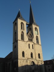Fototapeta na wymiar Halberstadt - Blick auf Dom und Martinikirche im Winter