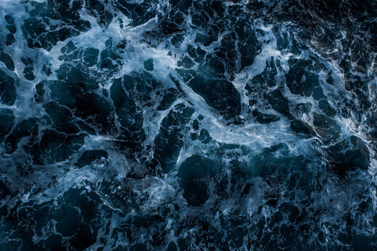 Ocean wave © Anan