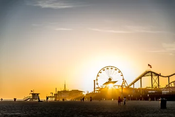 Muurstickers Santa Monica pier at sunset © oneinchpunch