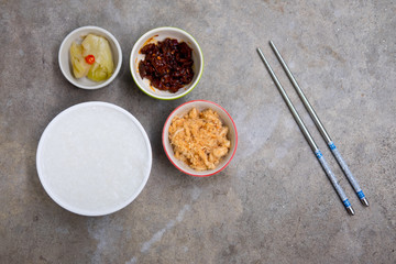 Boiled jasmine rice serving in white bowl