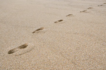 Fototapeta na wymiar Fußabdrücke im Sand, Spuren am Strand