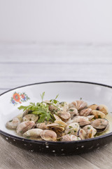 clams in very old plate