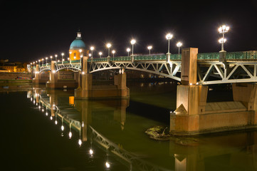 Fototapeta na wymiar Saint-Pierre Bridge Toulouse, France