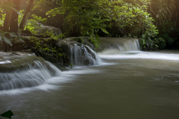 Obraz premium huai mae khamin waterfall kanchanaburi