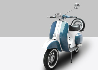 moto italiana azzurra e bianca