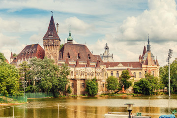 Fototapeta na wymiar The Vajdahunyad castle at the lake, Budapest