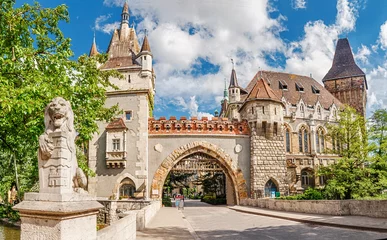 Foto op geborsteld aluminium Boedapest Toegangspoorten van het Vajdahunyad-kasteel, vakantie- en toeristische bestemmingen in Boedapest en Hongarije