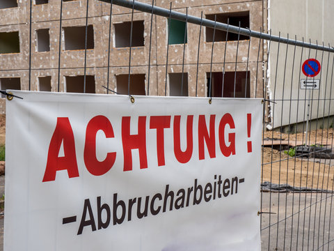 Achtung Abbrucharbeiten Schild